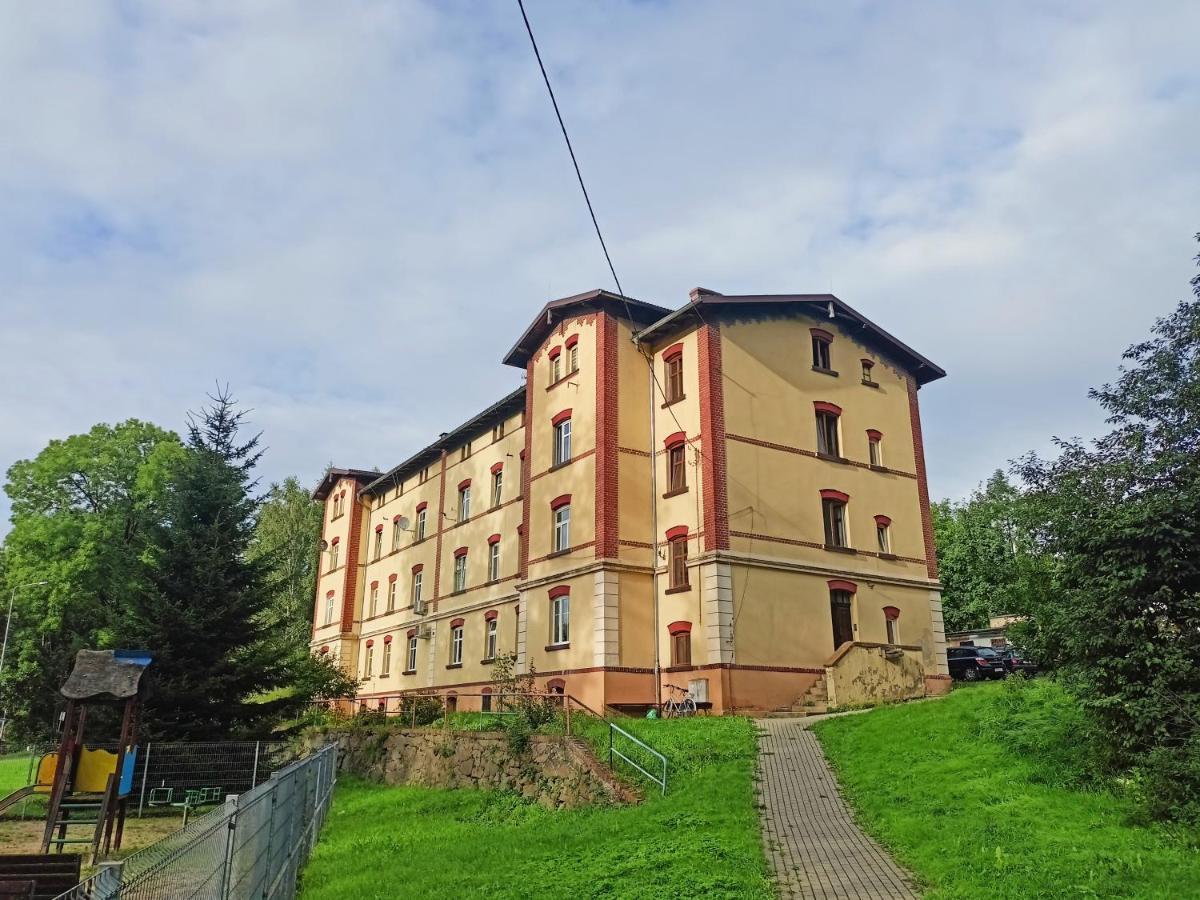 Appartement Apartament Celebrity à Leśna Extérieur photo